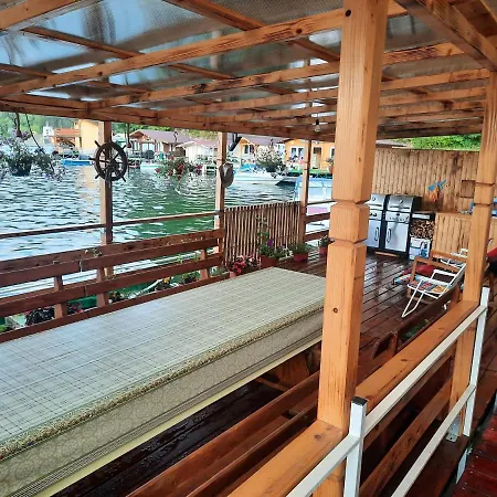 Ponton Maximilian Campsite Poiana Cirnului